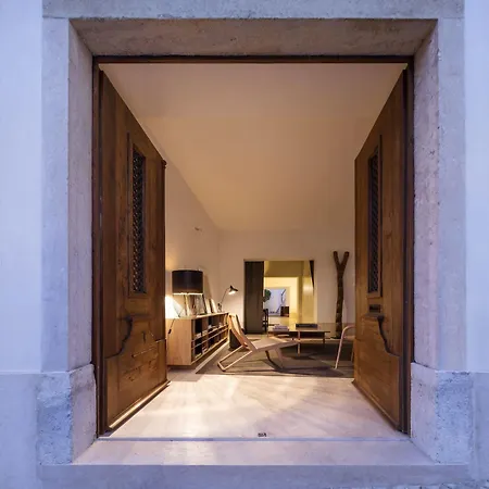 The Late Birds - Gay Urban Guest house Lisbon