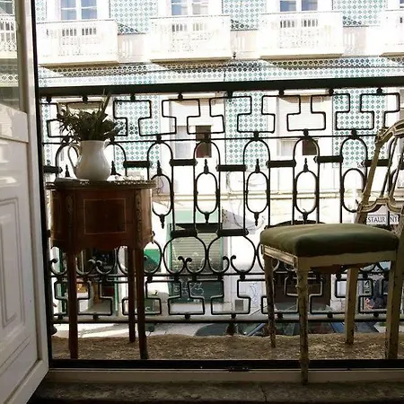The Late Birds - Gay Urban Guest house Lisbon