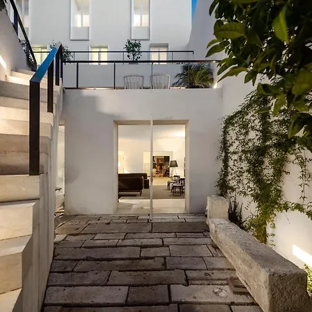The Late Birds - Gay Urban Guest house Lisbon